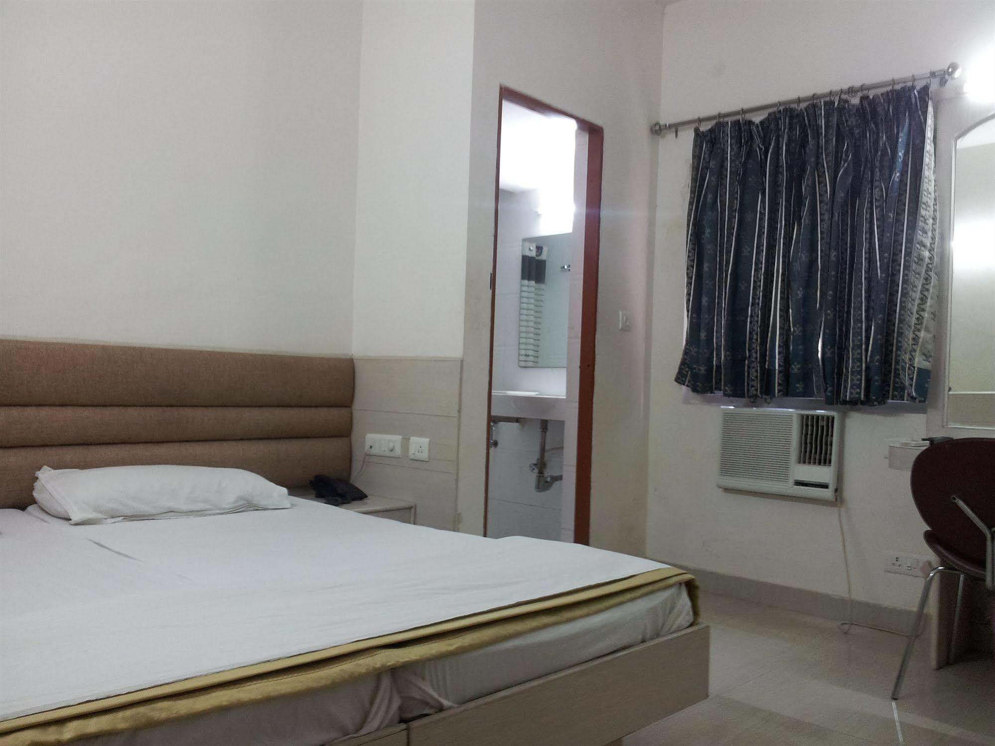 Hotel Kwality New Delhi Exterior photo