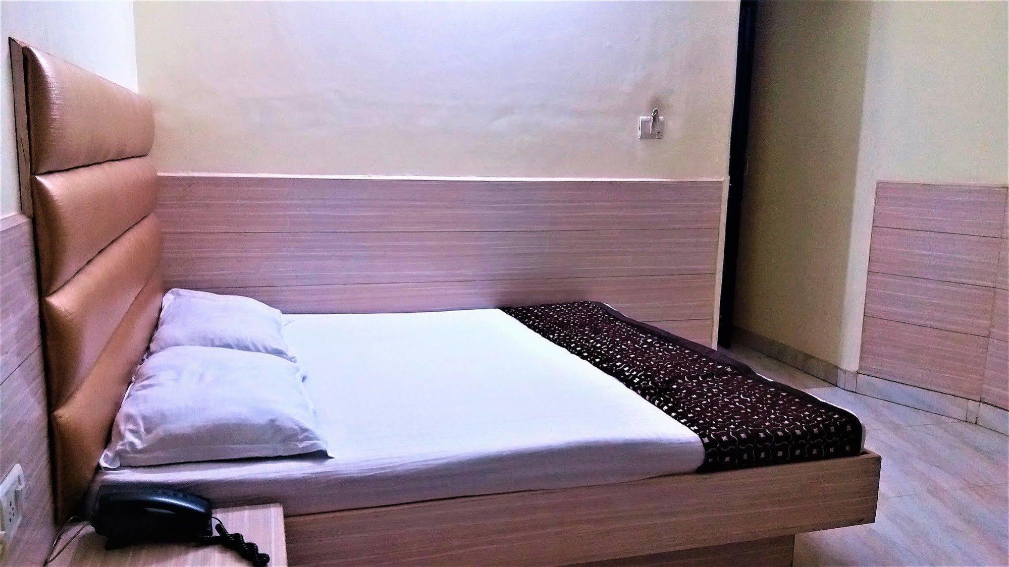 Hotel Kwality New Delhi Exterior photo