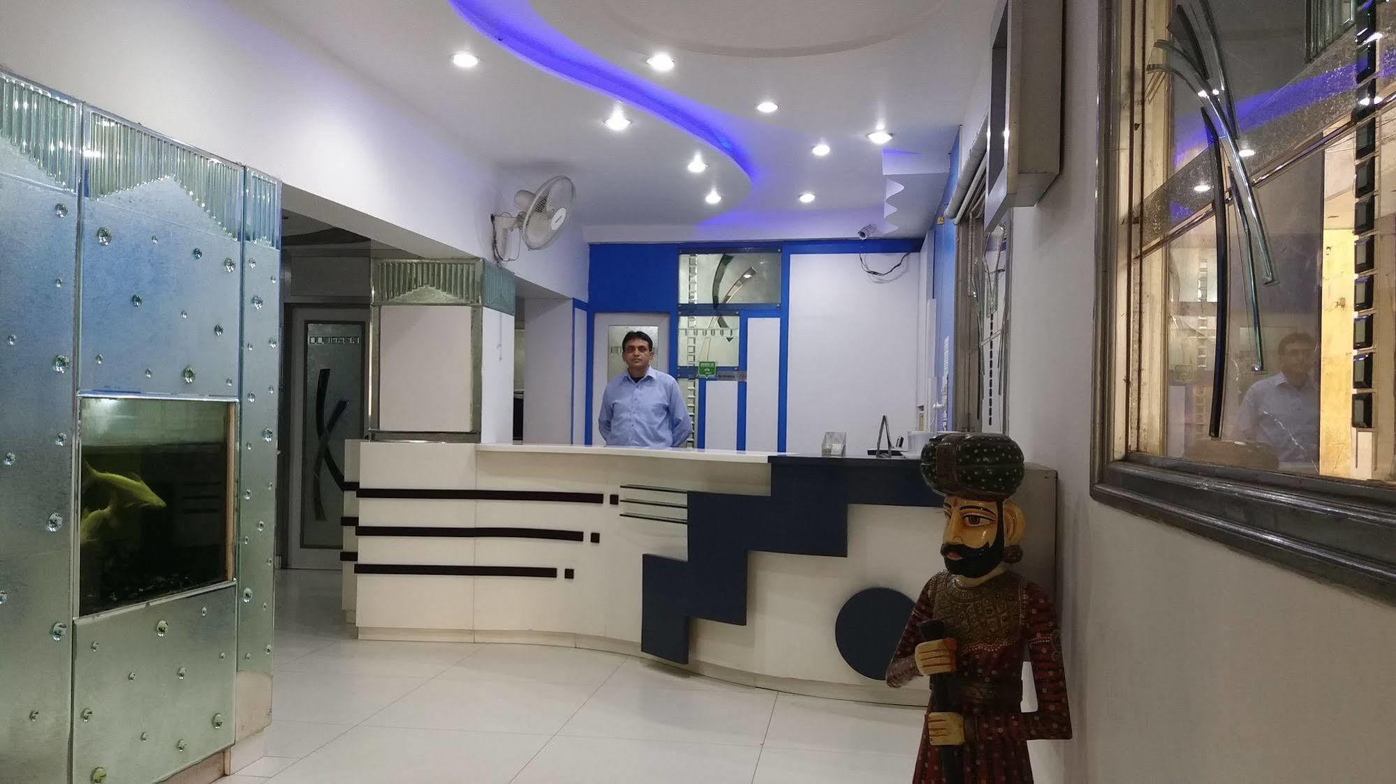Hotel Kwality New Delhi Exterior photo