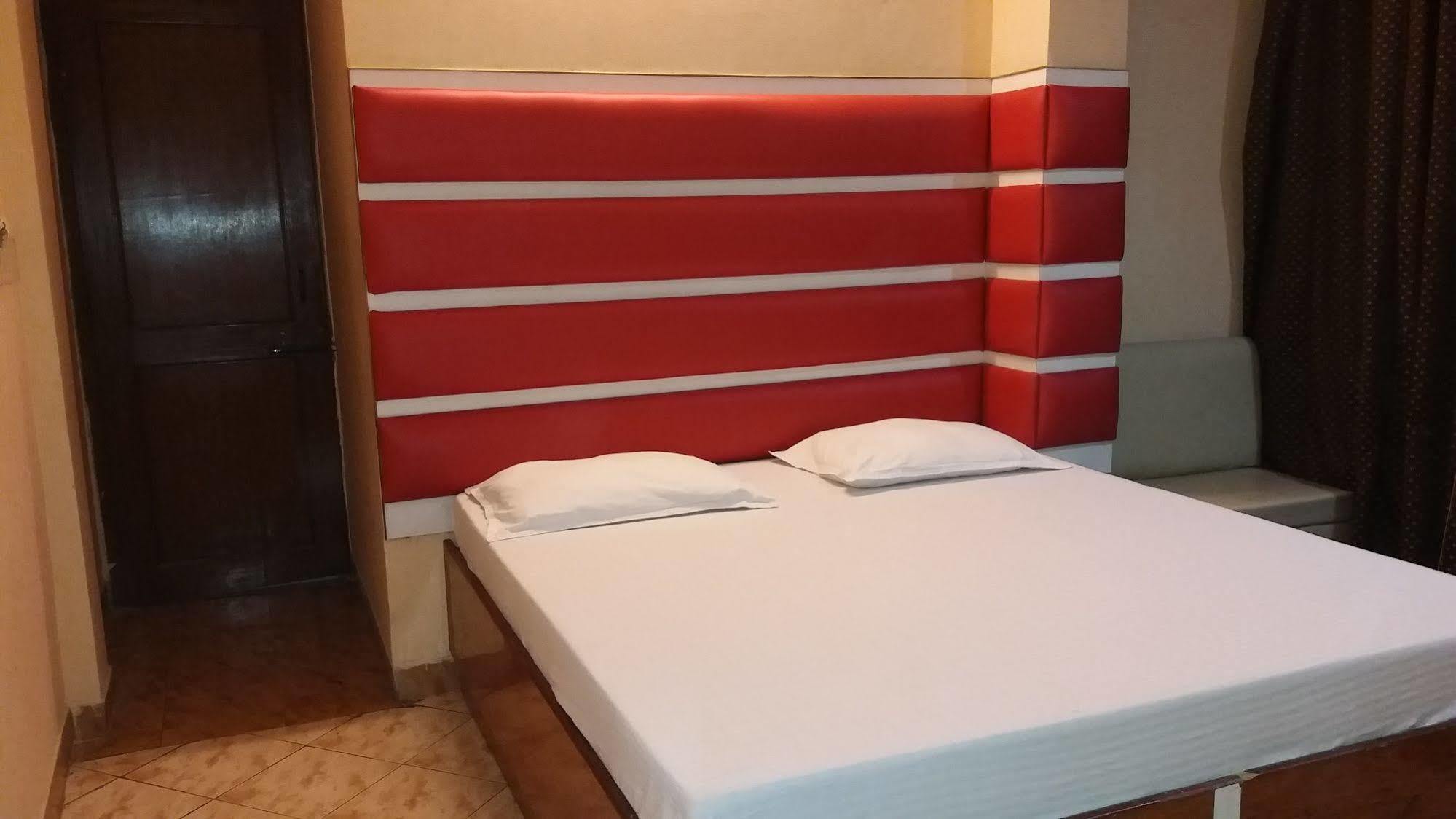 Hotel Kwality New Delhi Exterior photo